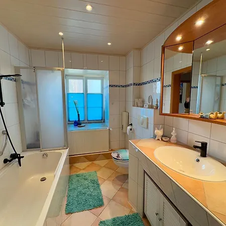 Feldsteinscheune Kaeselin * Fincken